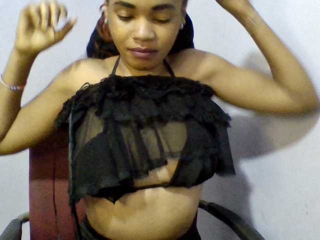 Prettie-brownskin live cam on BongaCams