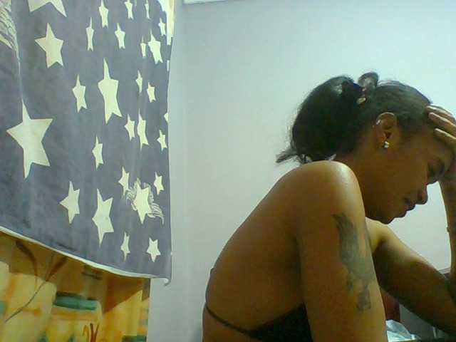 Prettie-brownskin live cam on BongaCams