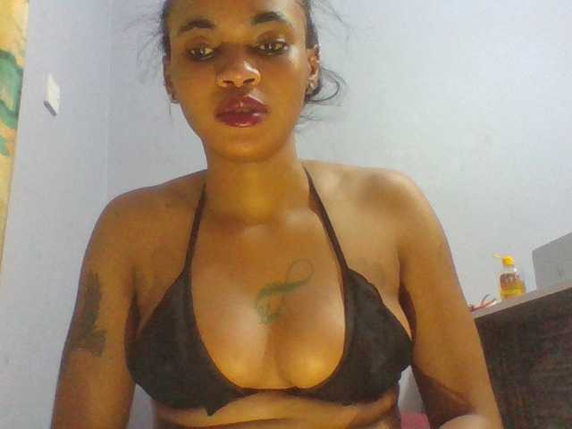 Prettie-brownskin live cam on BongaCams