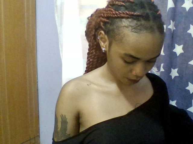 Prettie-brownskin live cam on BongaCams