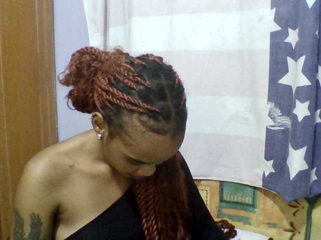 Prettie-brownskin live cam on BongaCams