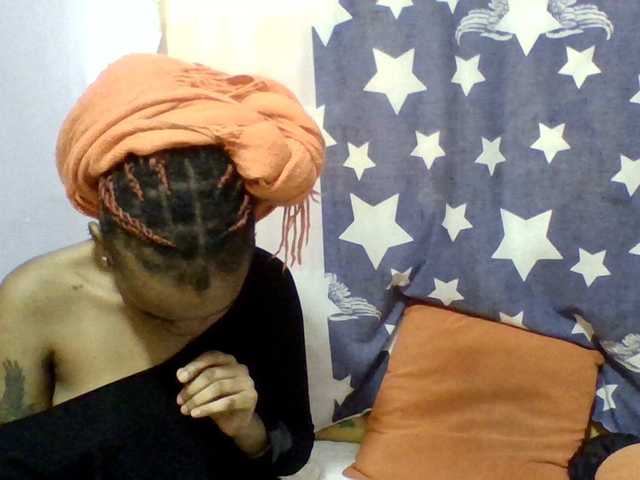 Prettie-brownskin live cam on BongaCams
