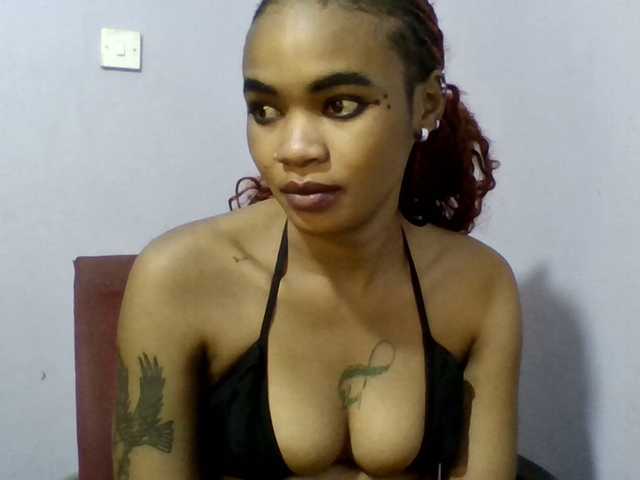 Prettie-brownskin live cam on BongaCams