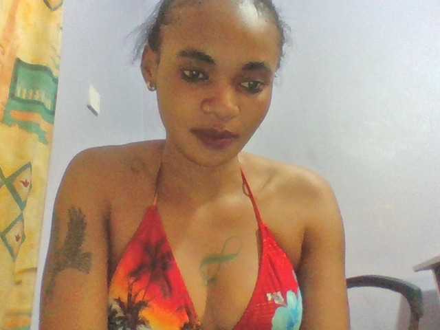 Prettie-brownskin live cam on BongaCams
