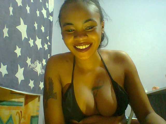 Prettie-brownskin live cam on BongaCams