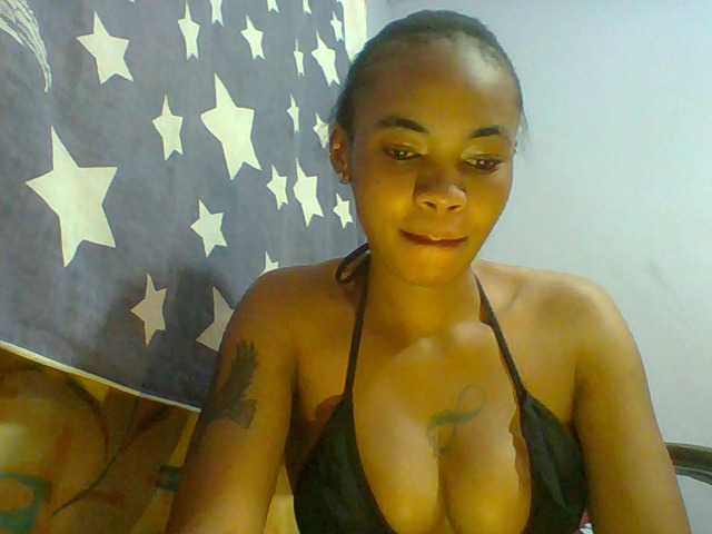 Prettie-brownskin live cam on BongaCams