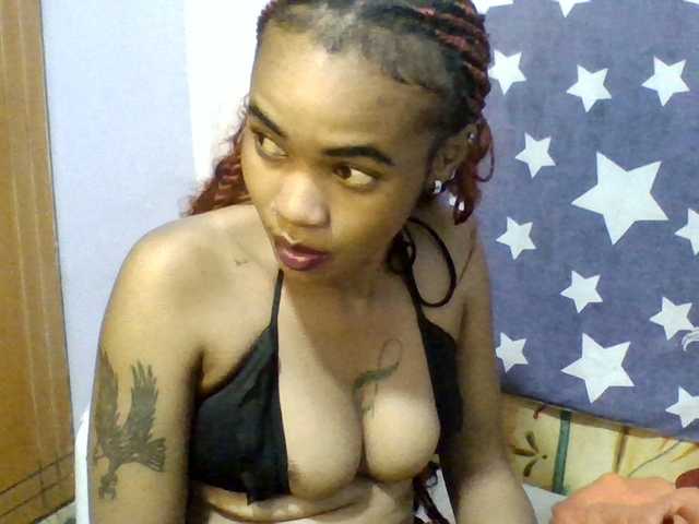 Prettie-brownskin live cam on BongaCams