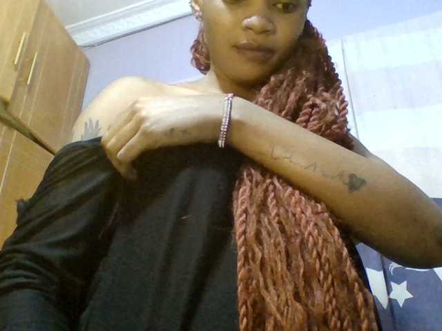 Prettie-brownskin live webcam show