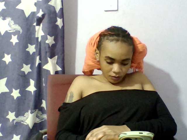 Prettie-brownskin live cam on BongaCams