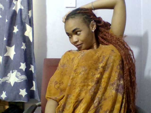 Prettie-brownskin live webcam show