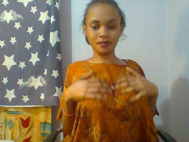 Prettie-brownskin live cam on BongaCams