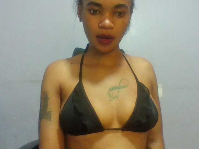 Prettie-brownskin live cam on BongaCams