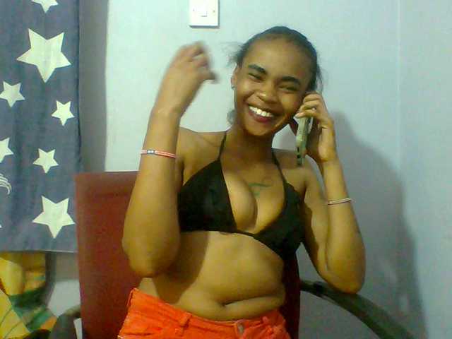 Prettie-brownskin live cam on BongaCams