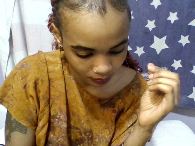 Prettie-brownskin live cam on BongaCams