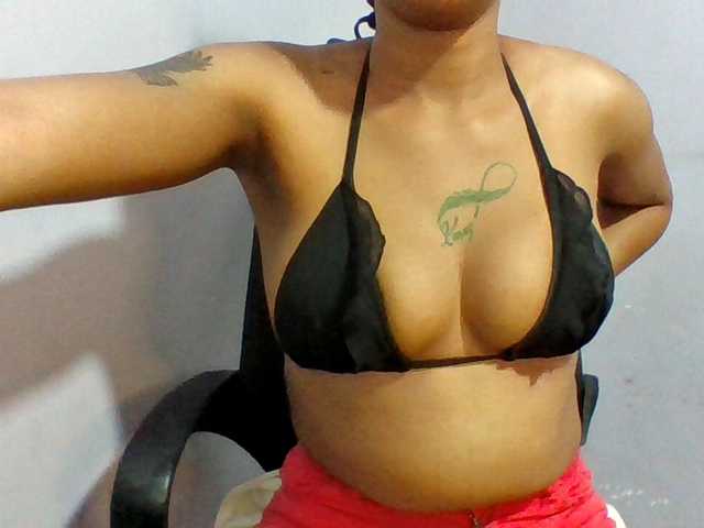 Prettie-brownskin Live Cam on BongaCams