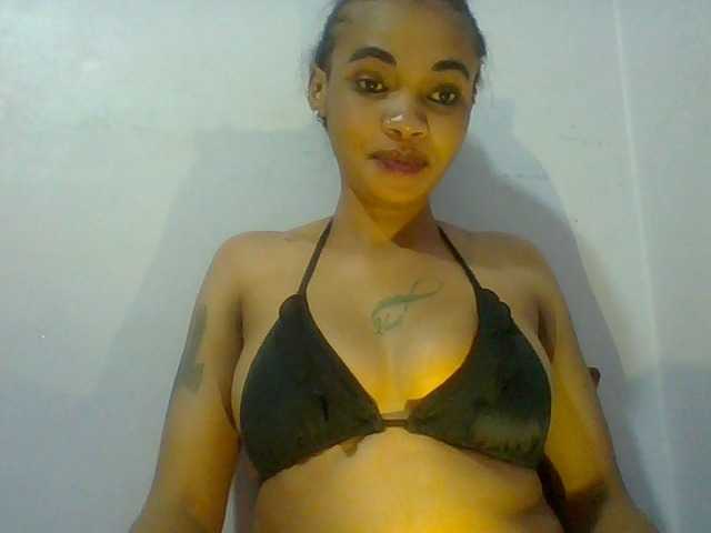 Prettie-brownskin live cam on BongaCams
