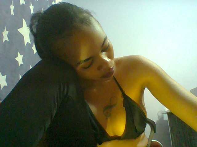 Prettie-brownskin live cam on BongaCams