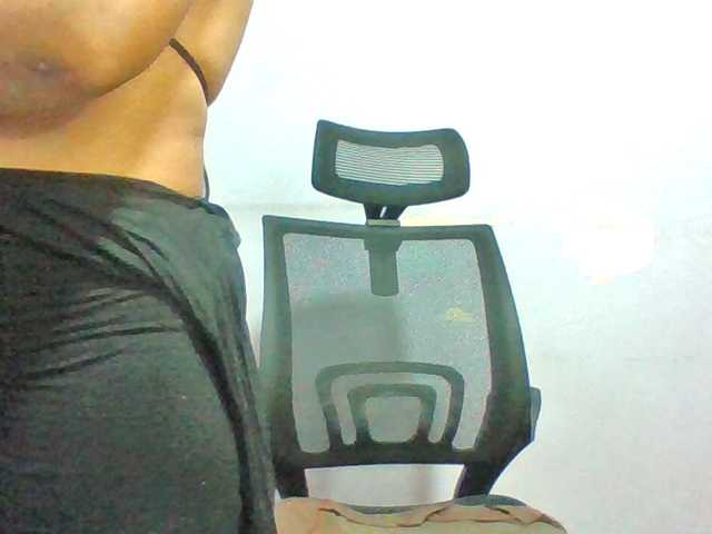 Prettie-brownskin live cam on BongaCams