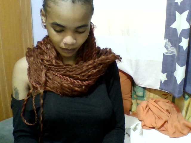 Prettie-brownskin live webcam show