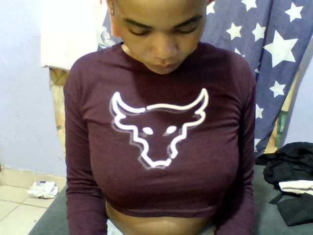 Prettie-brownskin live cam on BongaCams