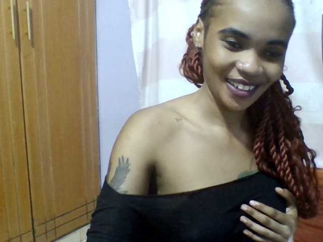 Prettie-brownskin live cam on BongaCams