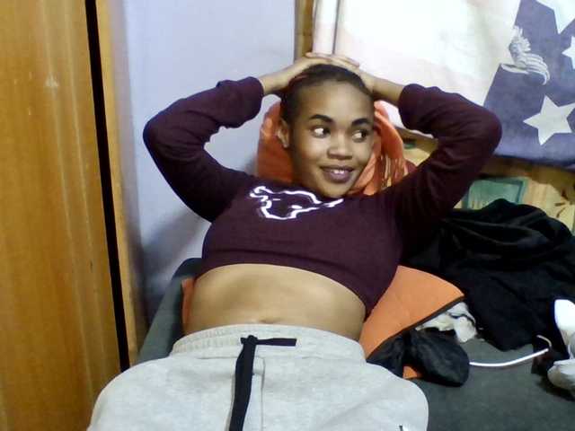 Prettie-brownskin live cam on BongaCams