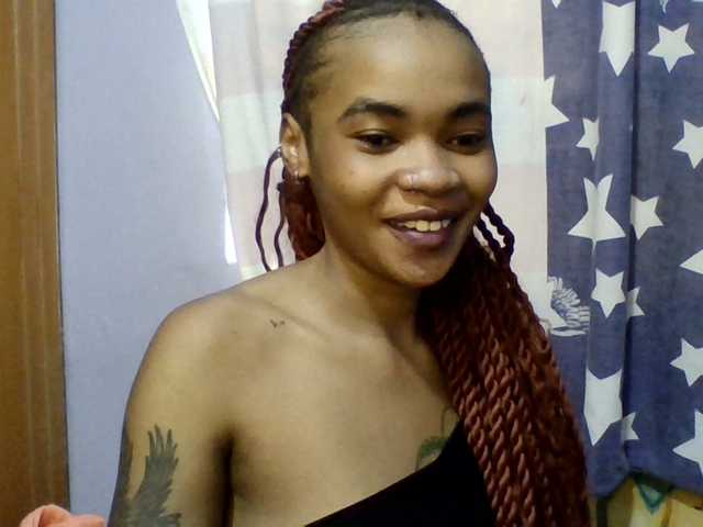 Prettie-brownskin live webcam show