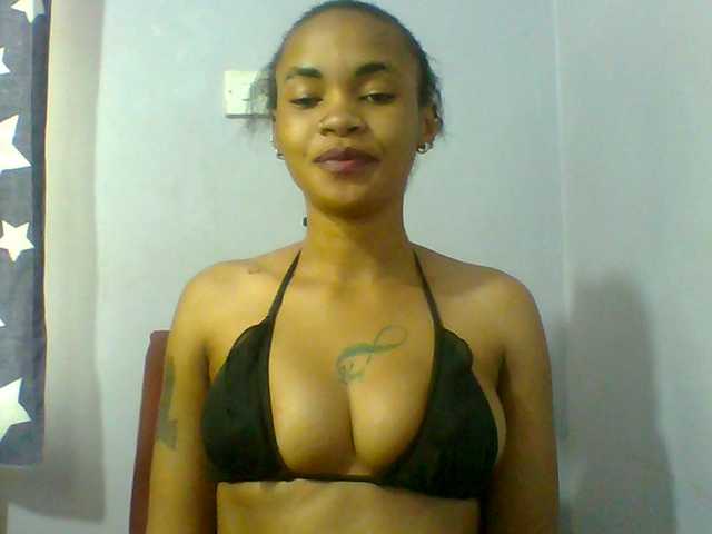 Prettie-brownskin live cam on BongaCams