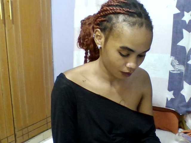Prettie-brownskin live cam on BongaCams