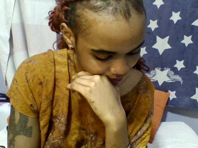 Prettie-brownskin live webcam show