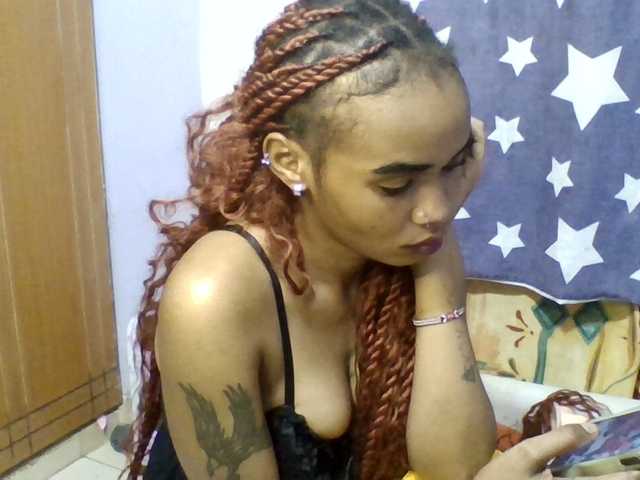 Prettie-brownskin live cam on BongaCams