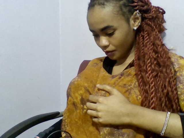 Prettie-brownskin live webcam show