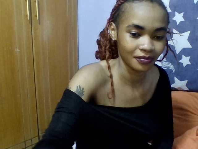 Prettie-brownskin live cam on BongaCams
