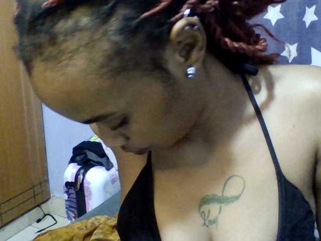 Prettie-brownskin live cam on BongaCams
