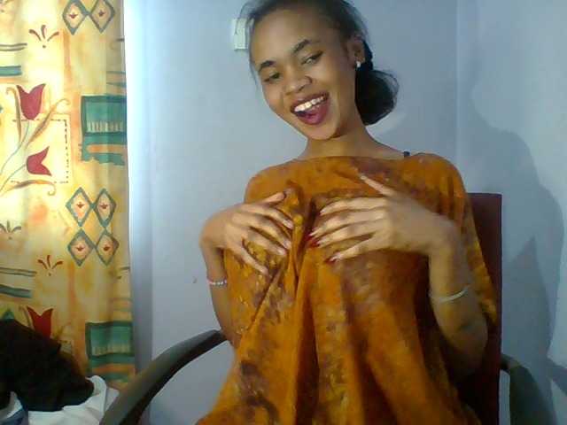 Prettie-brownskin live cam on BongaCams