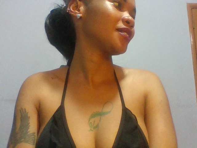 Prettie-brownskin live cam on BongaCams