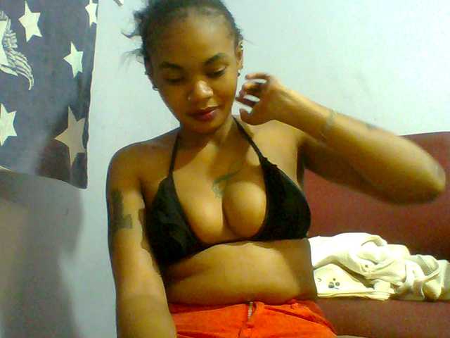 Prettie-brownskin live cam on BongaCams
