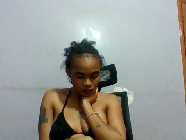 Prettie-brownskin live cam on BongaCams