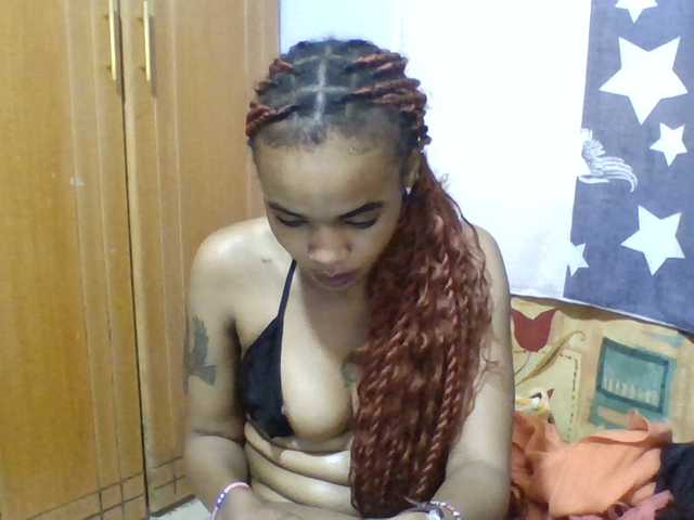 Prettie-brownskin live cam on BongaCams