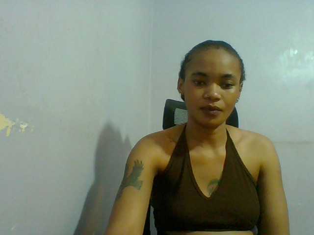 Prettie-brownskin live cam on BongaCams