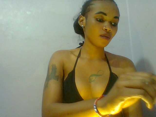 Prettie-brownskin live cam on BongaCams