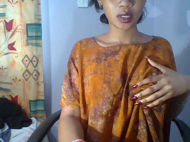Prettie-brownskin live cam on BongaCams