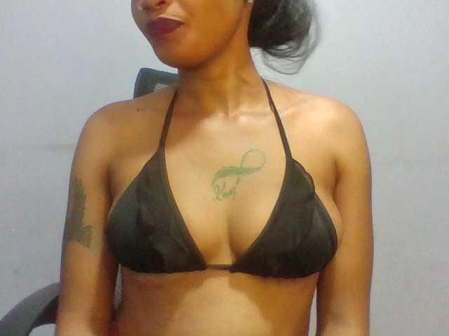 Prettie-brownskin live cam on BongaCams