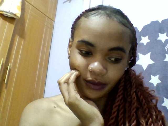 Prettie-brownskin live cam on BongaCams
