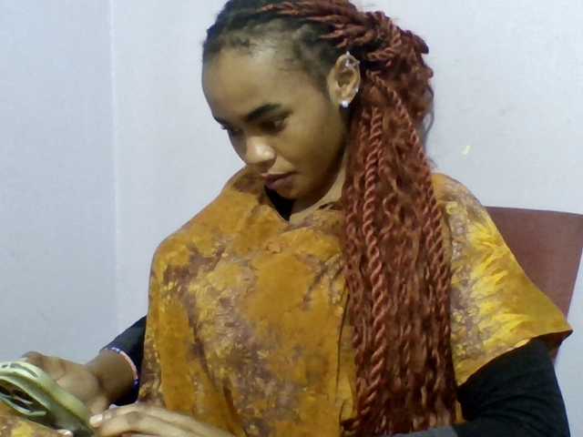 Prettie-brownskin live webcam show