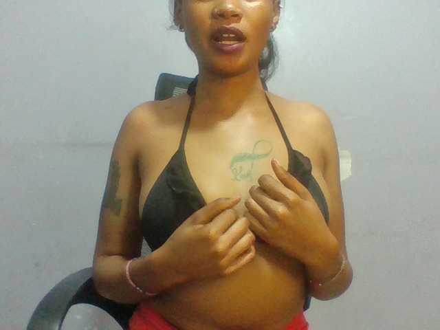 Prettie-brownskin live cam on BongaCams