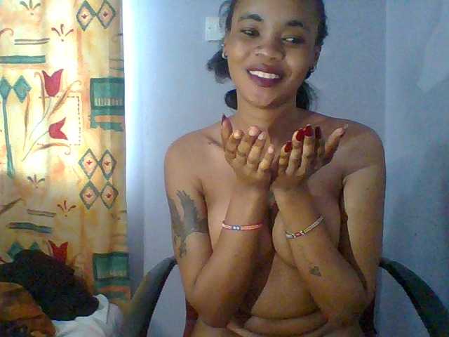 Prettie-brownskin live cam on BongaCams