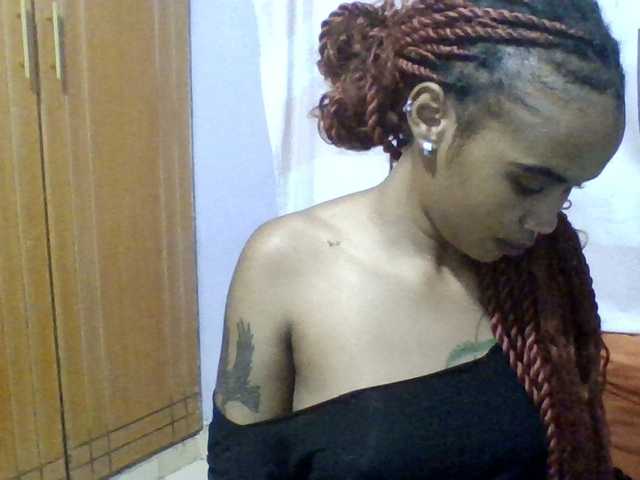Prettie-brownskin live cam on BongaCams