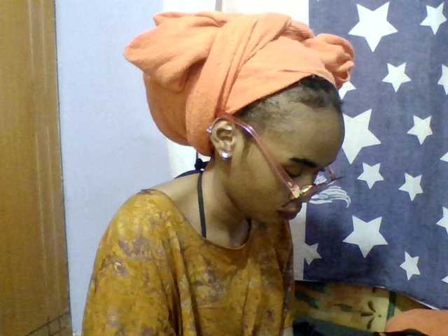 Prettie-brownskin live cam on BongaCams