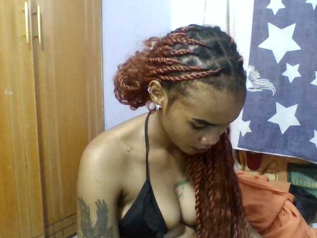 Prettie-brownskin live cam on BongaCams